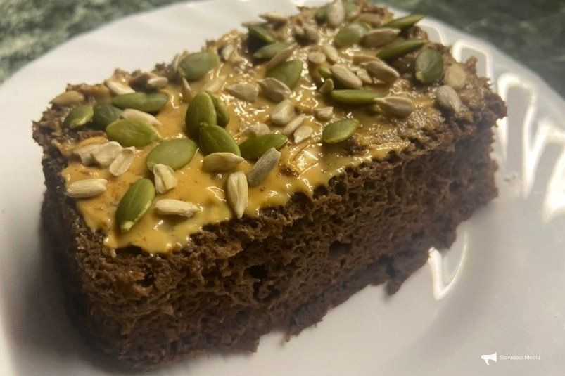Взбили и в микроволновку - этот кекс в 7 раз вкуснее, чем "Сникерс" - аж ложку проглотишь