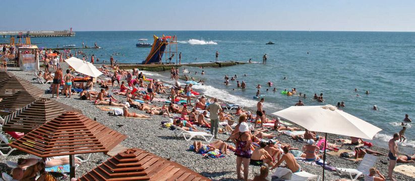 «Море грязное, а люди здесь странные»: россияне поделились откровенными отзывами о Черном море