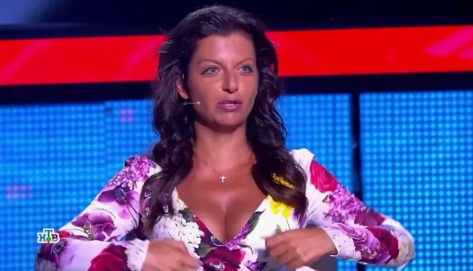 «То, что любил и любит мой муж»: Маргарита Симоньян ответила россиянам, которые критикуют ее декольте — как отрезала