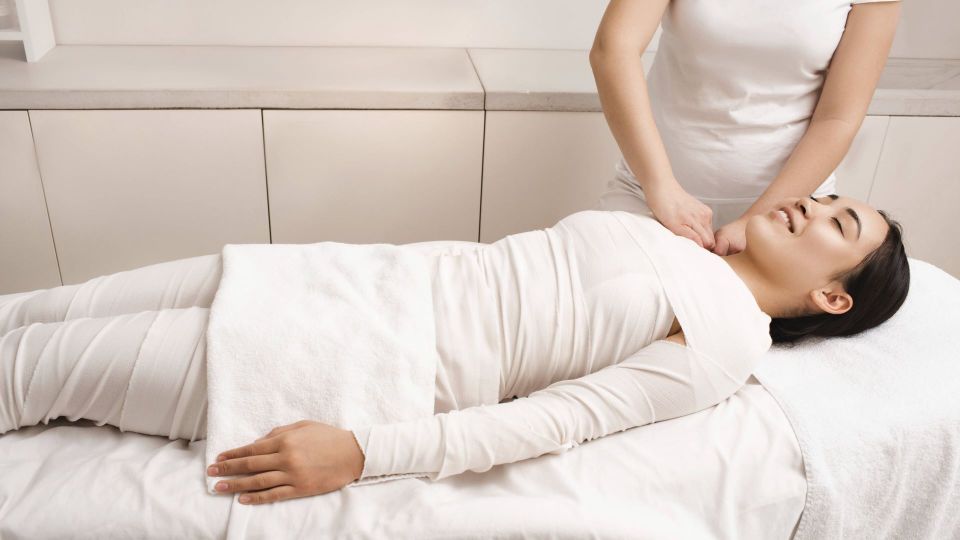 Лишь в одном случае от антицеллюлитных кремов будет толк: косметолог дала точный ответ