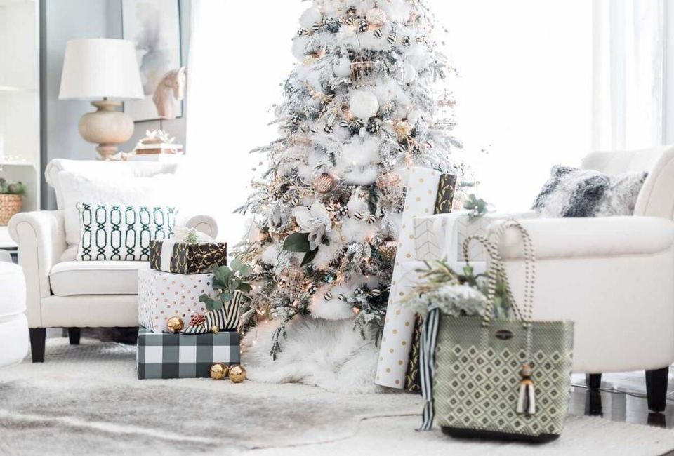 Новый год в минимализме: спокойные идеи для интерьера