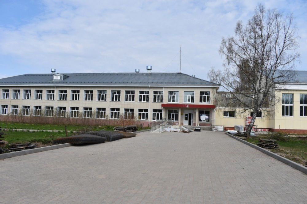  Ը      