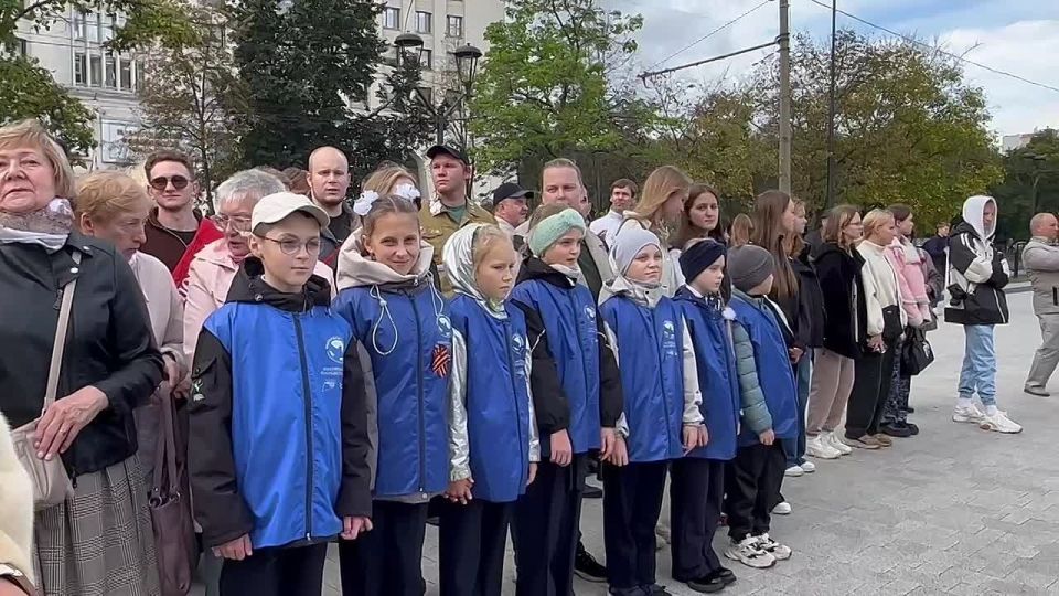                     ,     Ѡ 19611985...