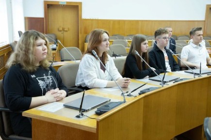 Юные гости в Законодательном Собрании