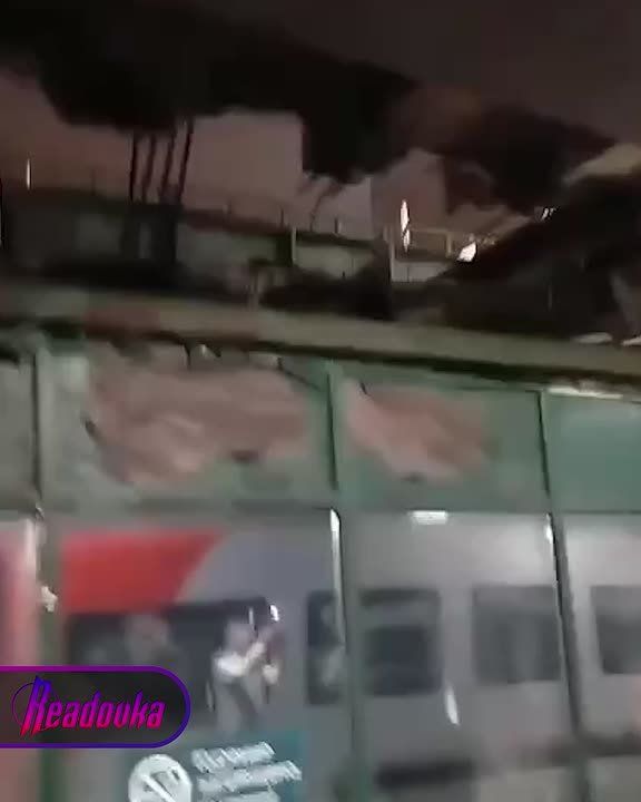 Крыша обрушилась на Ладожском вокзале в Питере