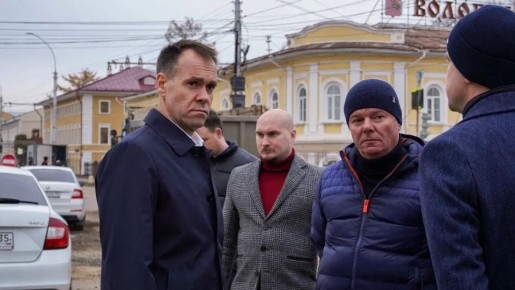 Глава города Вологды проинспектировал ход работ по реконструкции улицы Мира
