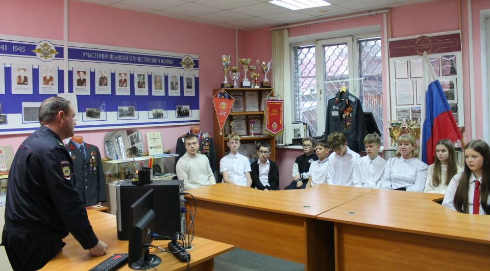 В ОМВД России «Никольский» состоялась профориентационная встреча со школьниками