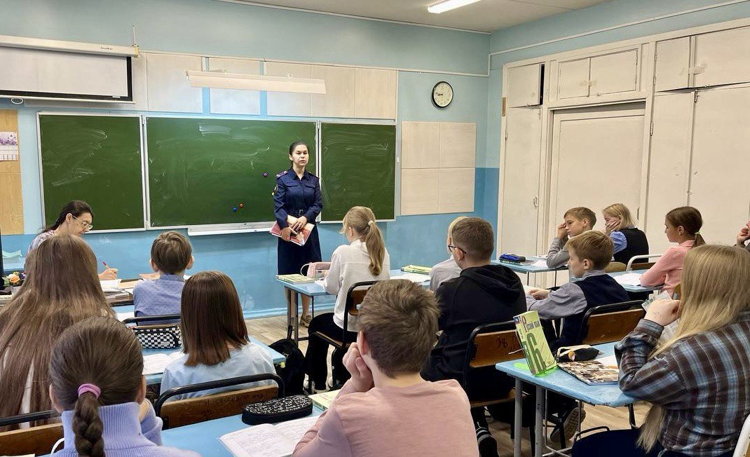 Череповецкие следователи продолжают проведение просветительских занятий с молодежью Череповецкие следователи продолжают проведение просветительских занятий с молодежью