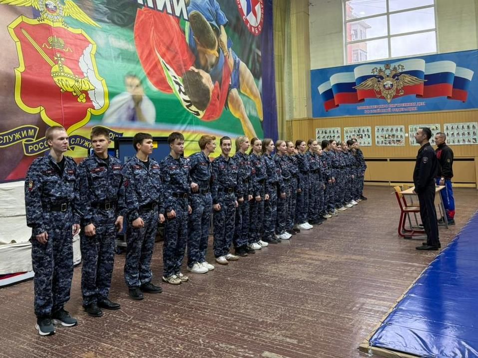 В Вологде полицейские провели профессионально-ориентационное мероприятие со студентами