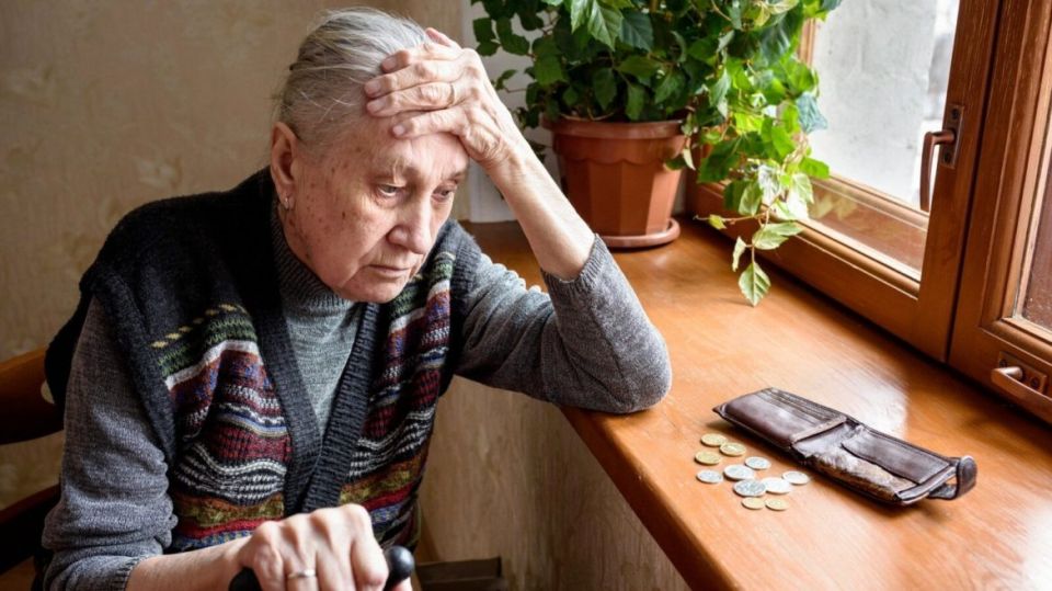 Мошенничество среди пенсионеров: откуда берутся средства для жертвы?