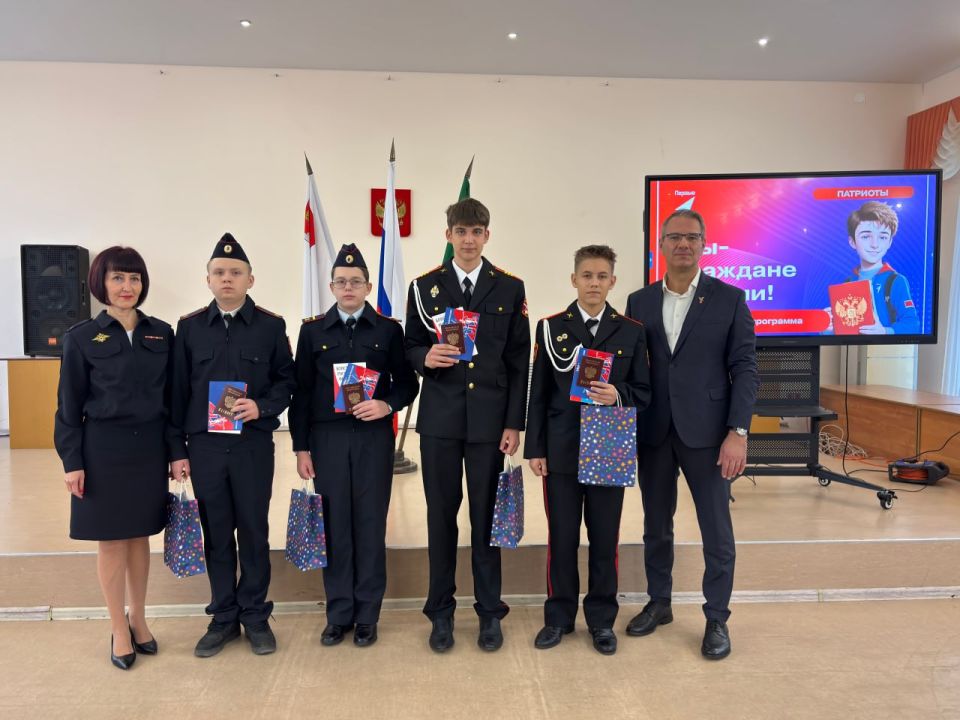 В Соколе состоялась торжественная церемония вручения первых паспортов гражданина Российской Федерации учащимся кадетских классов, достигшим 14-летнего возраста