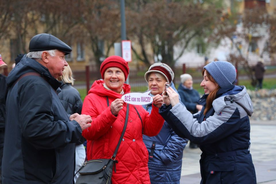 На празднике в Вологде гигантскую порцию каши сдобрили 20 кг масла