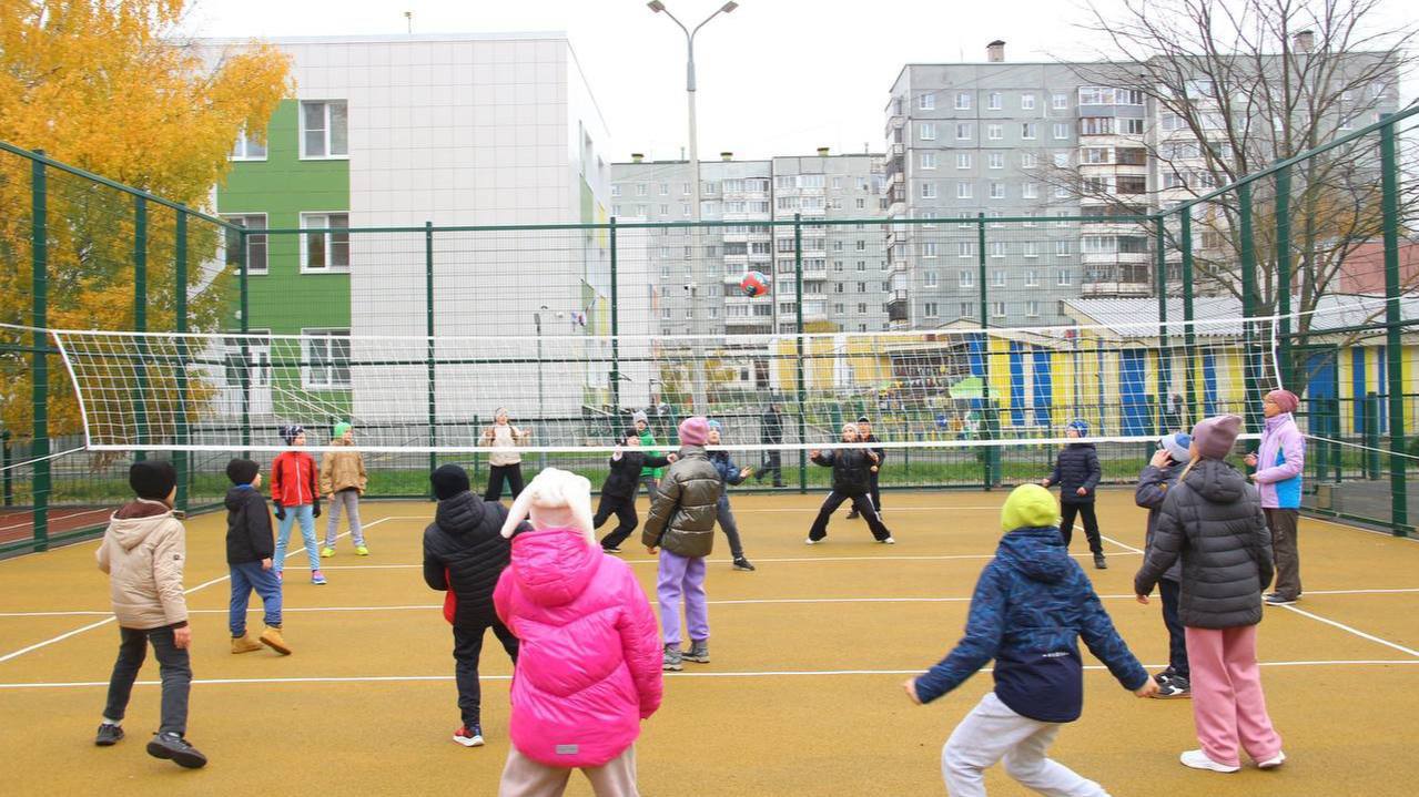 Три обновлённых пришкольных стадиона открыли в Череповце