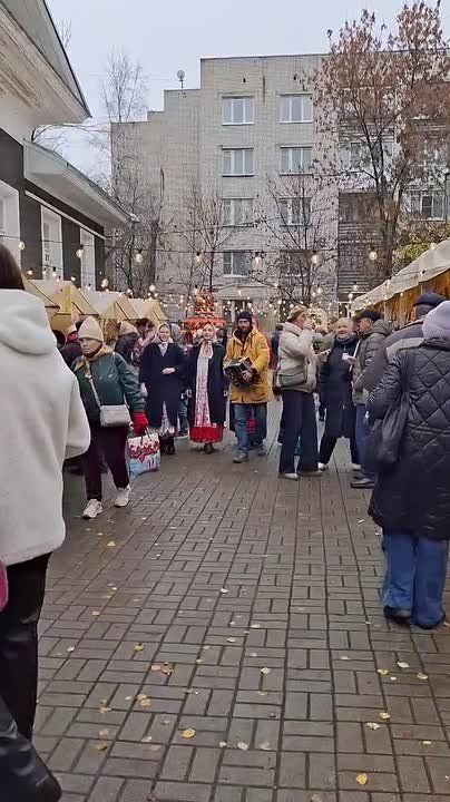 Отличный повод прогуляться! Смотрите, как весело и атмосферно