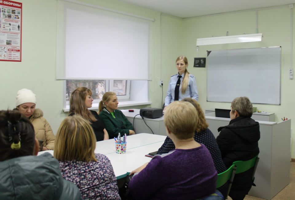 Инспектор по делам несовершеннолетних ОМВД России «Никольский» Елена Рыкованова посетила общеобразовательную школу-интернат для обучающихся с ограниченными возможностями здоровья и провела профилактическую беседу с...