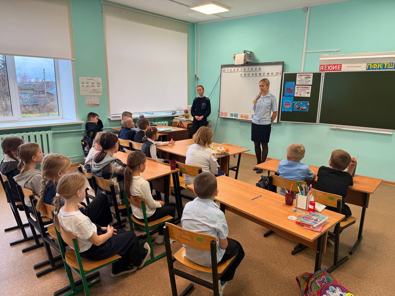 В Аргуновской и Теребаевской школах Никольского округа полицейские приняли участие в школьных собраниях В Аргуновской и Теребаевской школах Никольского округа полицейские приняли участие в школьных собраниях