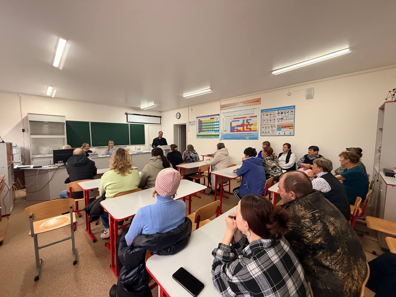 В Аргуновской и Теребаевской школах Никольского округа полицейские приняли участие в школьных собраниях В Аргуновской и Теребаевской школах Никольского округа полицейские приняли участие в школьных собраниях