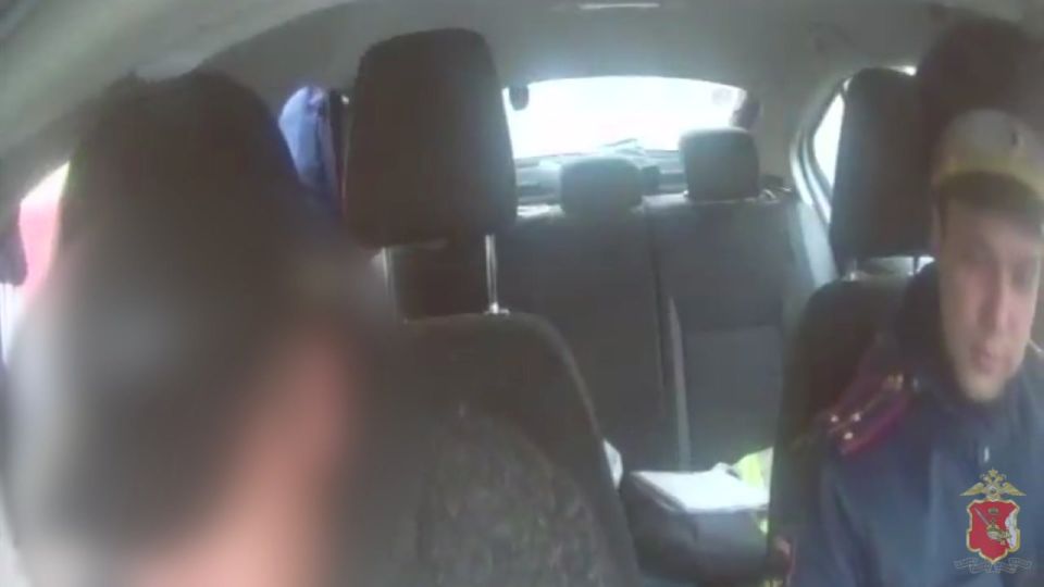 В Череповце сотрудники Госавтоинспекции задержали водителя, подозреваемого в использовании поддельного водительского удостоверения