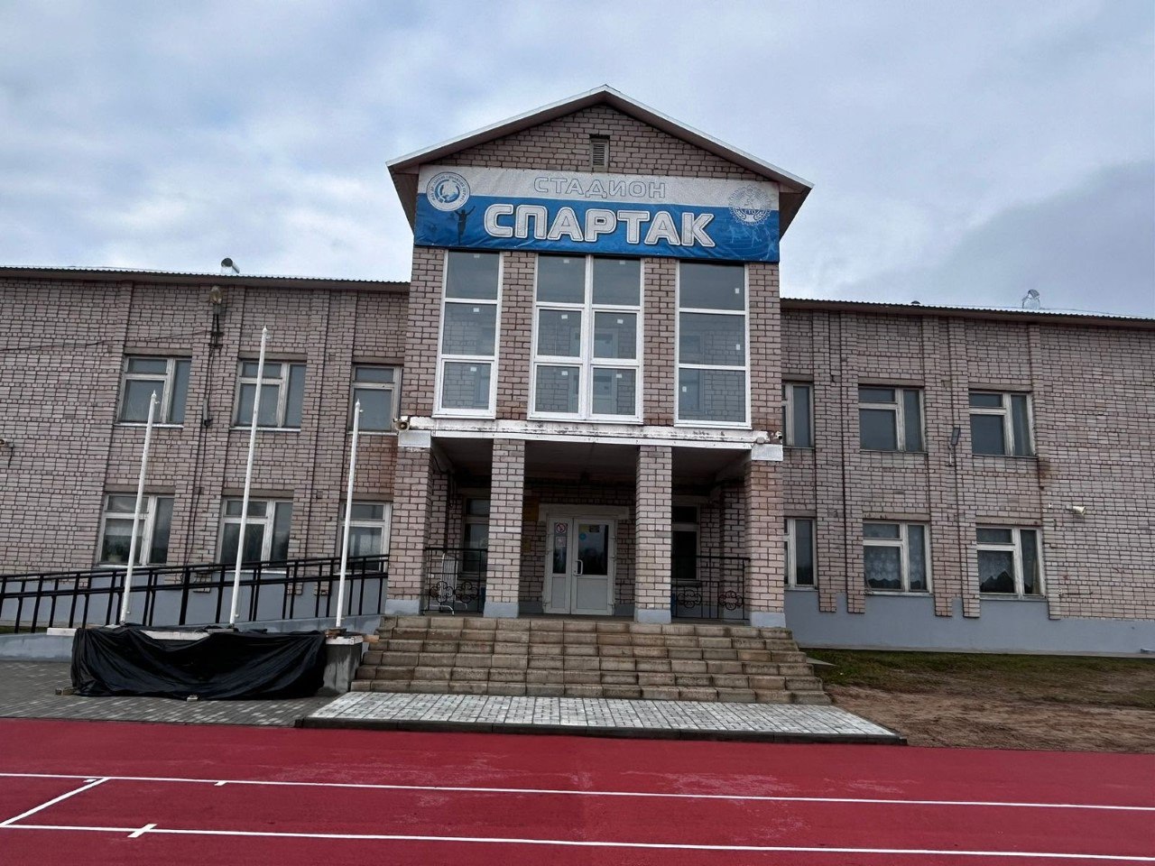 Стадион «Спартак» в Великом Устюге уже принимает спортсменов Стадион «Спартак» в Великом Устюге уже принимает спортсменов