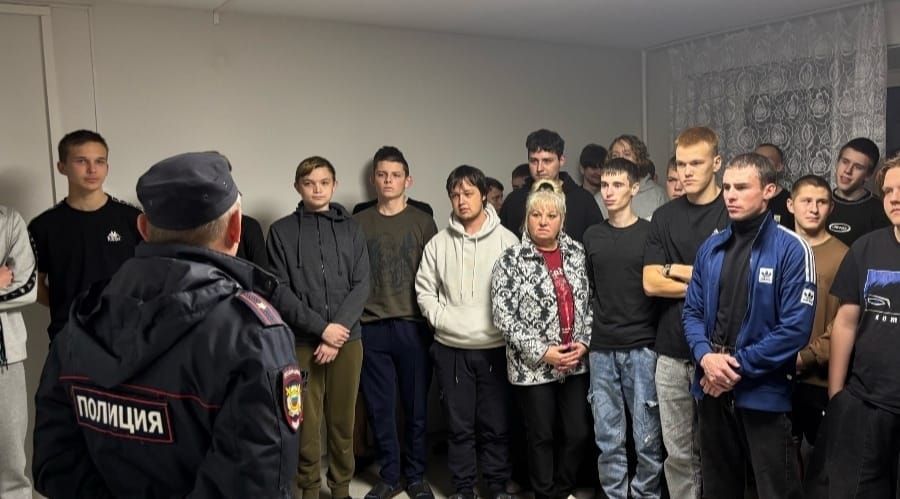 Сотрудники полиции посетили общежитие Кадуйского энергетического колледжа