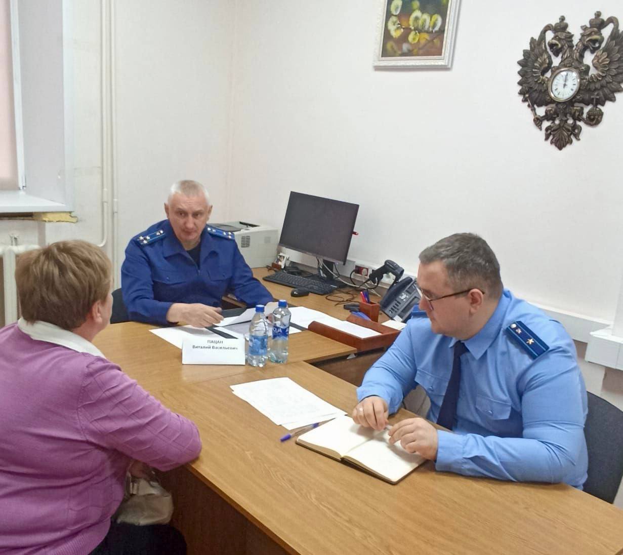 Заместитель прокурора области Виталий Пацан провел личный прием жителей Верховажского округа Заместитель прокурора области Виталий Пацан провел личный прием жителей Верховажского округа