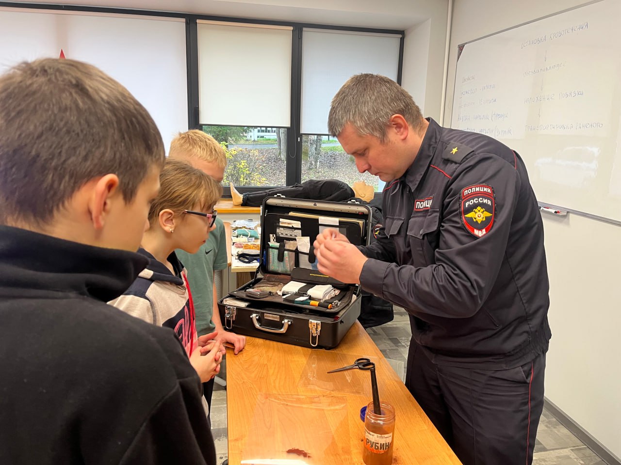 В Вологодской области полицейские провели профилактическое мероприятие для воспитанников детского лагеря В Вологодской области полицейские провели профилактическое мероприятие для воспитанников детского лагеря