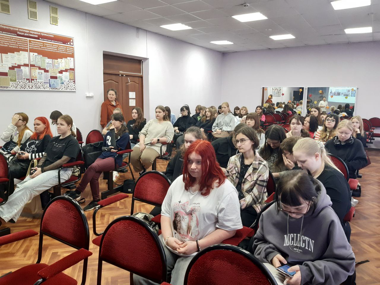 Новая встреча со студентами Губернаторского колледжа народных промыслов Новая встреча со студентами Губернаторского колледжа народных промыслов