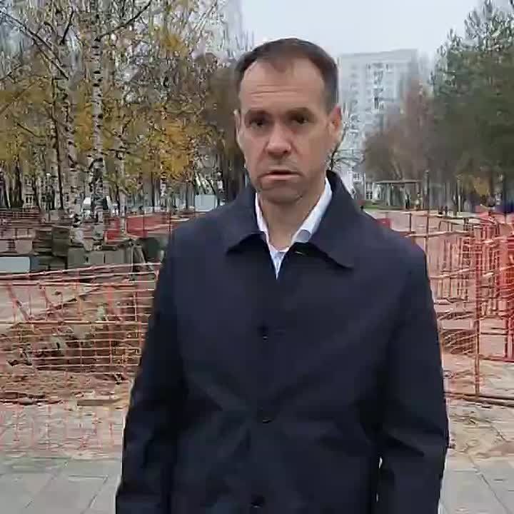 На бульваре улицы Ильюшина был обнаружен повреждённый участок на тепловой сети диаметром 500 мм