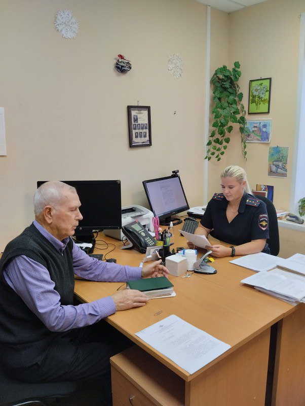 В Харовске общественники проверили работу подразделения полиции В Харовске общественники проверили работу подразделения полиции