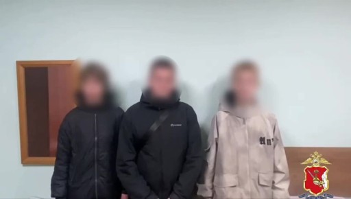 В Вологде полиция задержала группу подростков в возрасте 13-14 лет, которые проникли в бункер и украли противогазы, огнетушители, защитные костюмы и другую технику