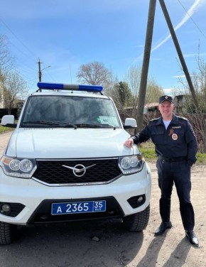 Жительница Белозерска поблагодарила сотрудника ППС за оказанную помощь на дороге