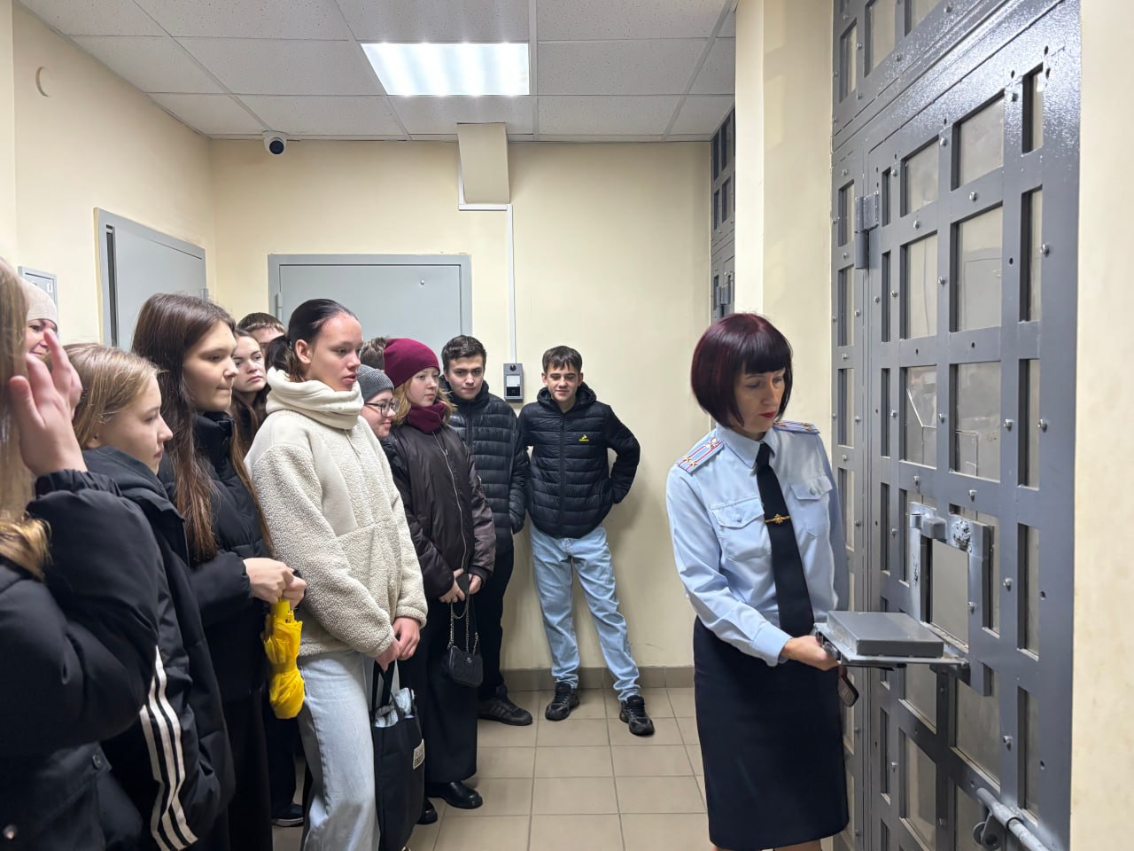 Сотрудники МО МВД России «Сокольский» провели познавательную экскурсию для школьников Сотрудники МО МВД России «Сокольский» провели познавательную экскурсию для школьников