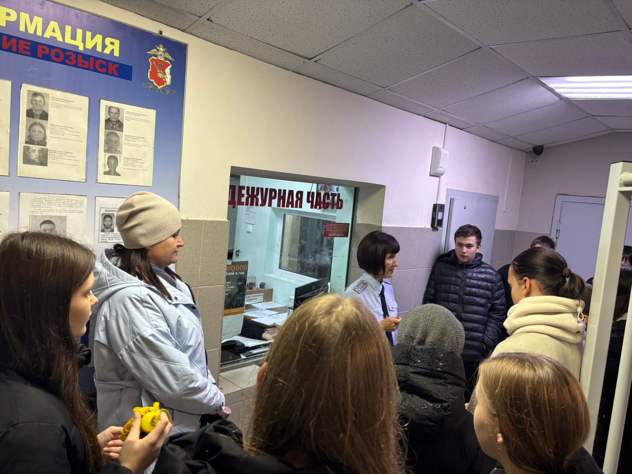 Сотрудники МО МВД России «Сокольский» провели познавательную экскурсию для школьников Сотрудники МО МВД России «Сокольский» провели познавательную экскурсию для школьников