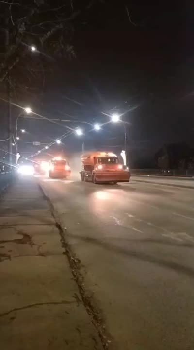 Уборка Вологды проходит круглосуточно и с применением новых технологий