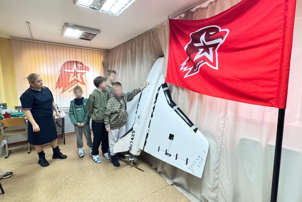 В Вологодской области воспитанники ЦВСНП побывали на экскурсии в Доме «Юнармии» В Вологодской области воспитанники ЦВСНП побывали на экскурсии в Доме «Юнармии»