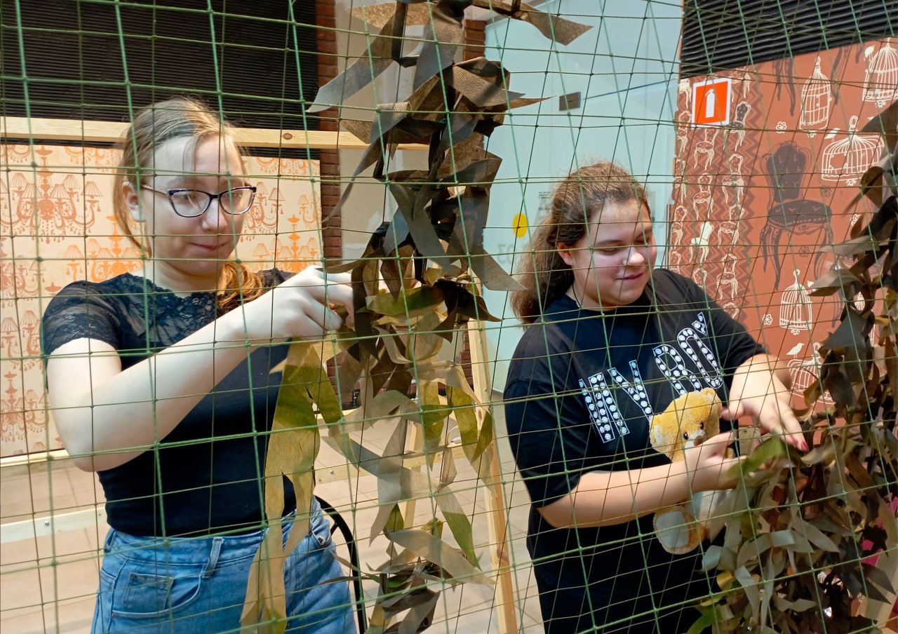 Вологодские волонтёры подготовили маскировочные сети для бойцов на передовой Вологодские волонтёры подготовили маскировочные сети для бойцов на передовой