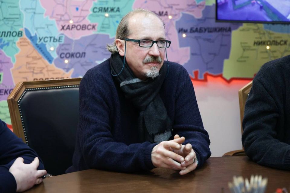 Губернатор Вологодской области Георгий Филимонов провёл рабочую встречу с командой, благодаря которой удалось создать памятник Ивану IV Грозному Губернатор Вологодской области Георгий Филимонов провёл рабочую встречу с командой, благодаря которой удалось создать памятник Ивану IV Грозному