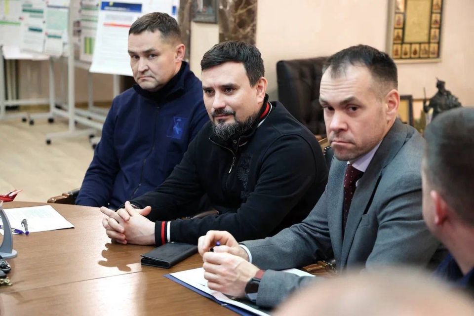 Губернатор Вологодской области Георгий Филимонов провёл рабочую встречу с командой, благодаря которой удалось создать памятник Ивану IV Грозному Губернатор Вологодской области Георгий Филимонов провёл рабочую встречу с командой, благодаря которой удалось создать памятник Ивану IV Грозному