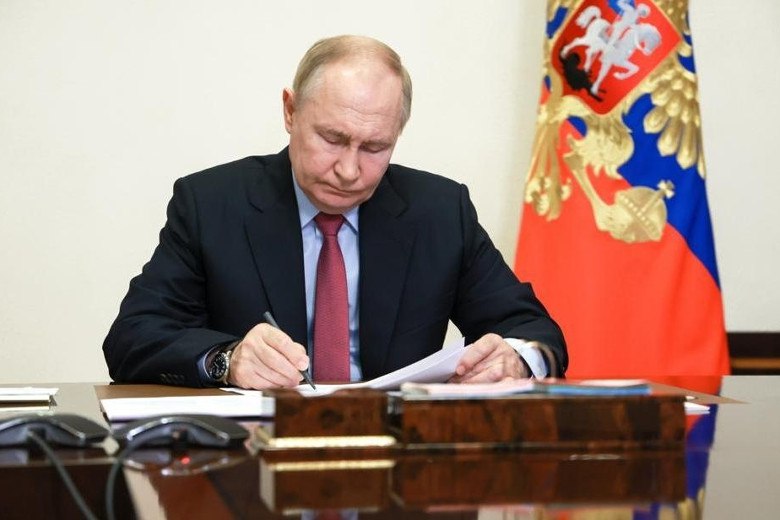 Владимир Путин подписал закон о круглогодичном призыве в армию