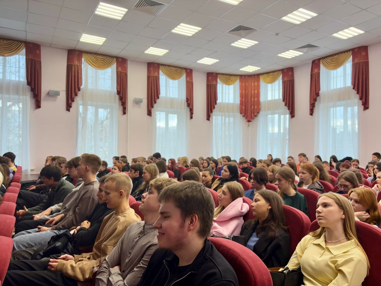 В Вологодской области полицейские в рамках проекта Росмолодежи «Территория вне страха и насилия» провели занятия по противодействию онлайн-экстремизму В Вологодской области полицейские в рамках проекта Росмолодежи «Территория вне страха и насилия» провели занятия по противодействию онлайн-экстремизму