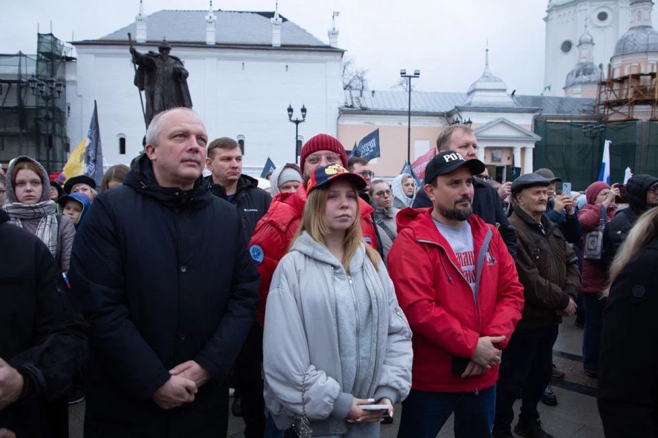 Депутаты областного парламента приняли участие в торжественных мероприятиях, посвященных Дню народного единства Депутаты областного парламента приняли участие в торжественных мероприятиях, посвященных Дню народного единства