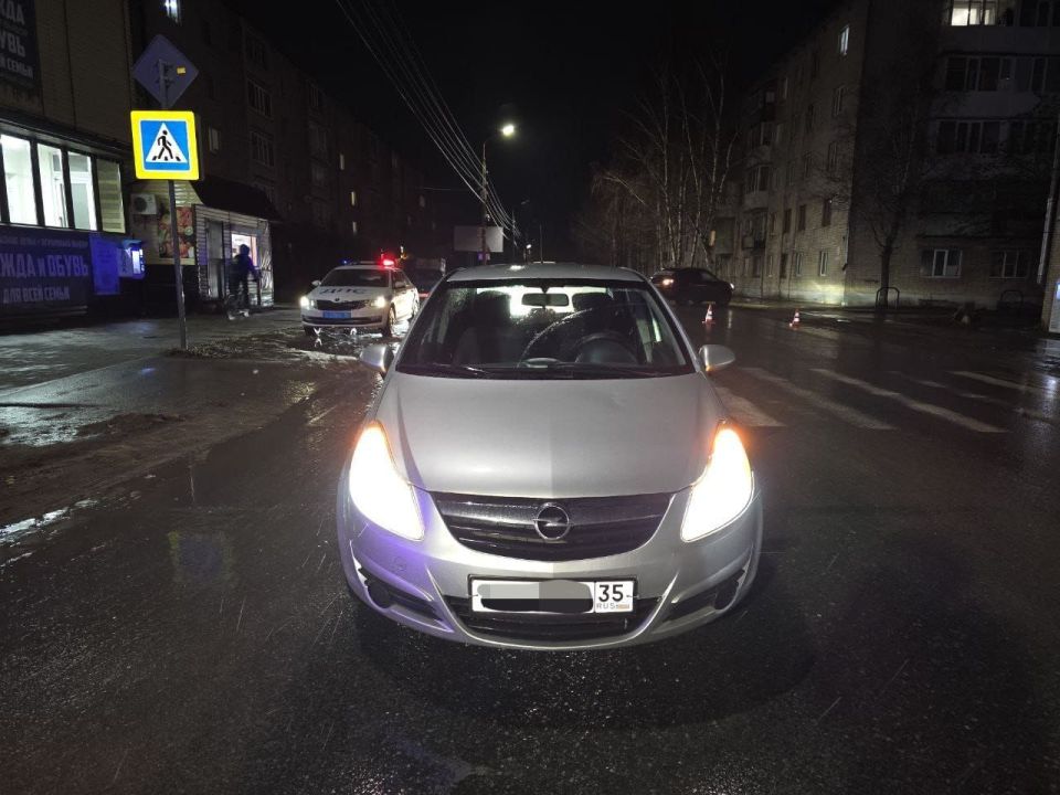 Сегодня около 16:30 на перекрёстке улиц Виноградова-Сахарова в Великом Устюге произошло ДТП