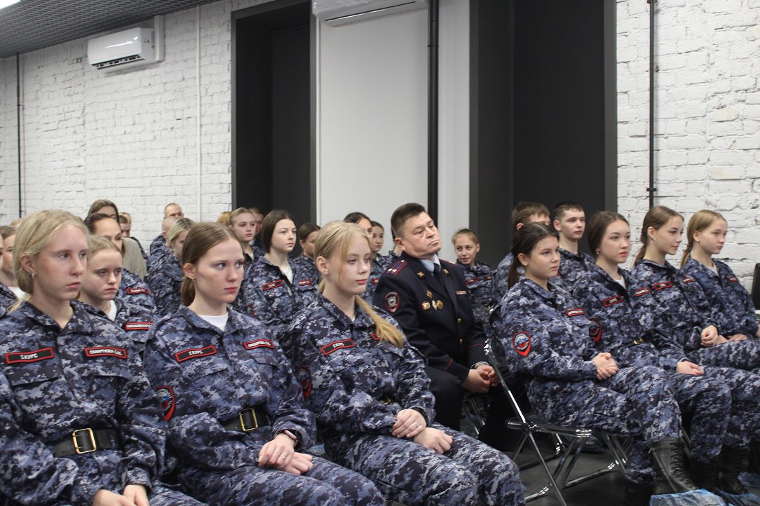 Сегодня в зале постоянно действующей экспозиции «Музей истории вологодской полиции» состоялась очередная встреча в рамках проекта «Прямой диалог» Сегодня в зале постоянно действующей экспозиции «Музей истории вологодской полиции» состоялась очередная встреча в рамках проекта «Прямой диалог»