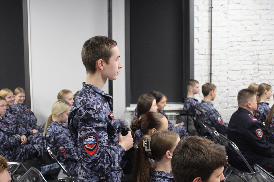 Сегодня в зале постоянно действующей экспозиции «Музей истории вологодской полиции» состоялась очередная встреча в рамках проекта «Прямой диалог» Сегодня в зале постоянно действующей экспозиции «Музей истории вологодской полиции» состоялась очередная встреча в рамках проекта «Прямой диалог»