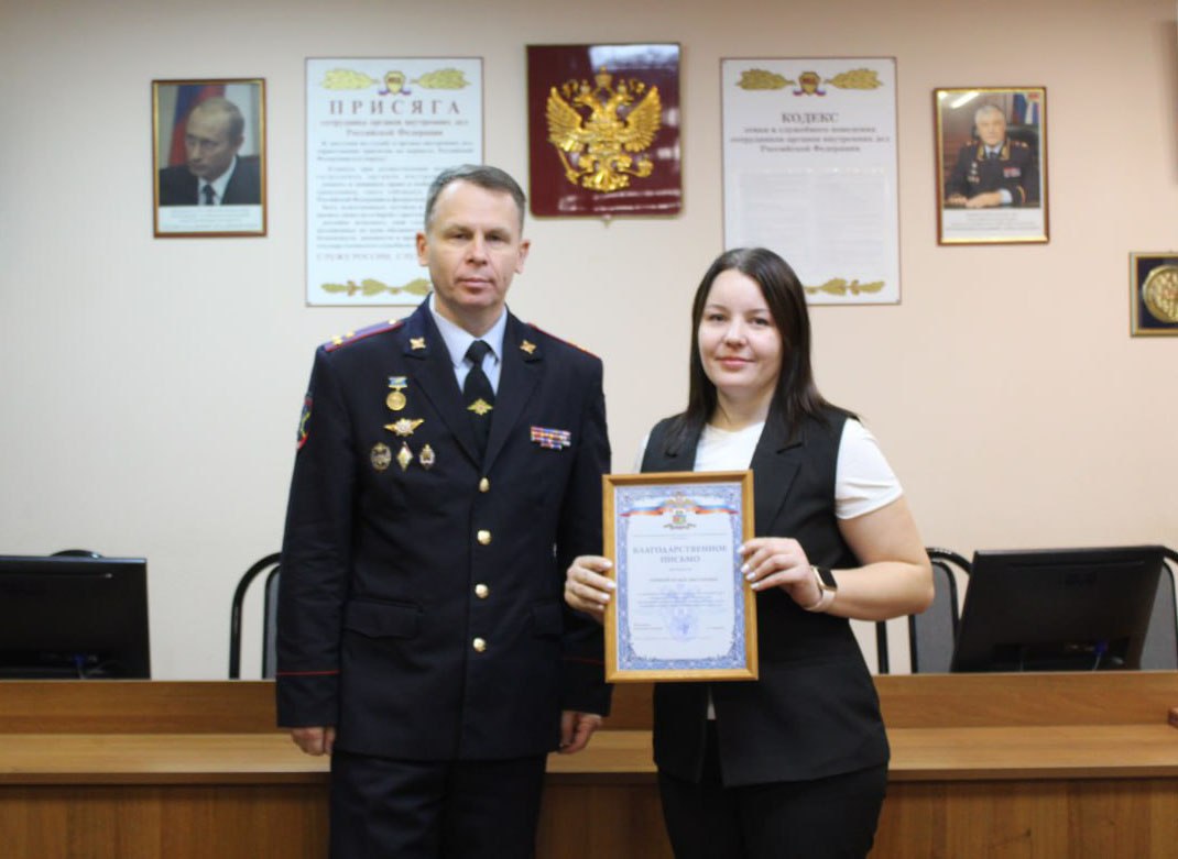 В Череповце руководитель полиции поблагодарил общественниц за помощь в работе, бдительность и гражданскую позицию В Череповце руководитель полиции поблагодарил общественниц за помощь в работе, бдительность и гражданскую позицию