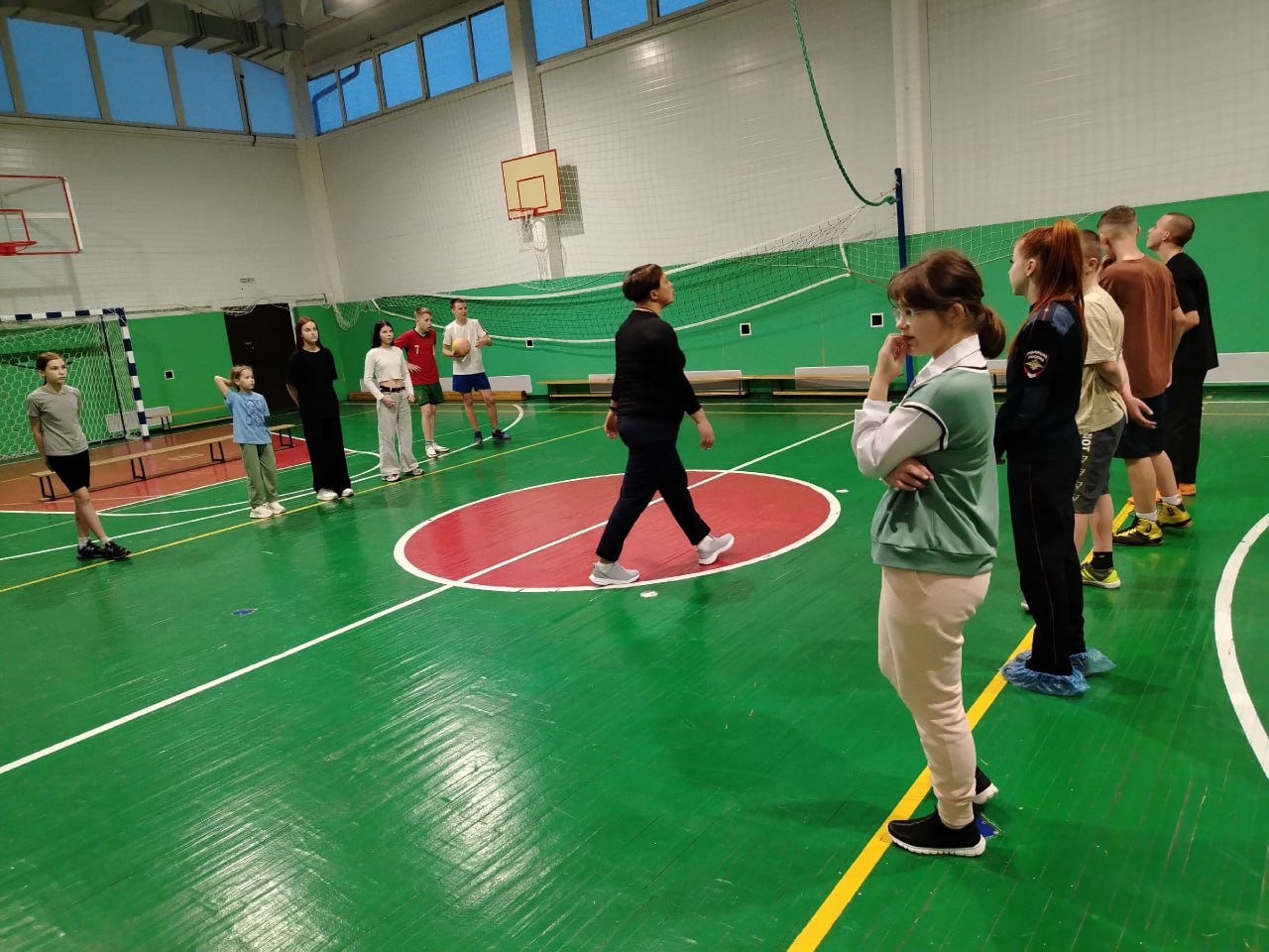 В разгар осенних каникул Общественный совет при ОМВД России «Тотемский» провел спортивное мероприятие с детьми из Тотемского центра помощи детям В разгар осенних каникул Общественный совет при ОМВД России «Тотемский» провел спортивное мероприятие с детьми из Тотемского центра помощи детям