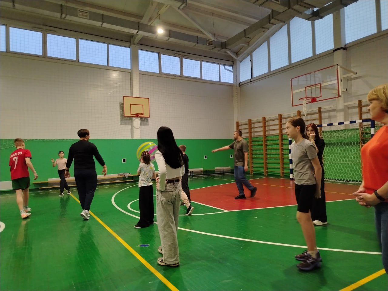 В разгар осенних каникул Общественный совет при ОМВД России «Тотемский» провел спортивное мероприятие с детьми из Тотемского центра помощи детям В разгар осенних каникул Общественный совет при ОМВД России «Тотемский» провел спортивное мероприятие с детьми из Тотемского центра помощи детям