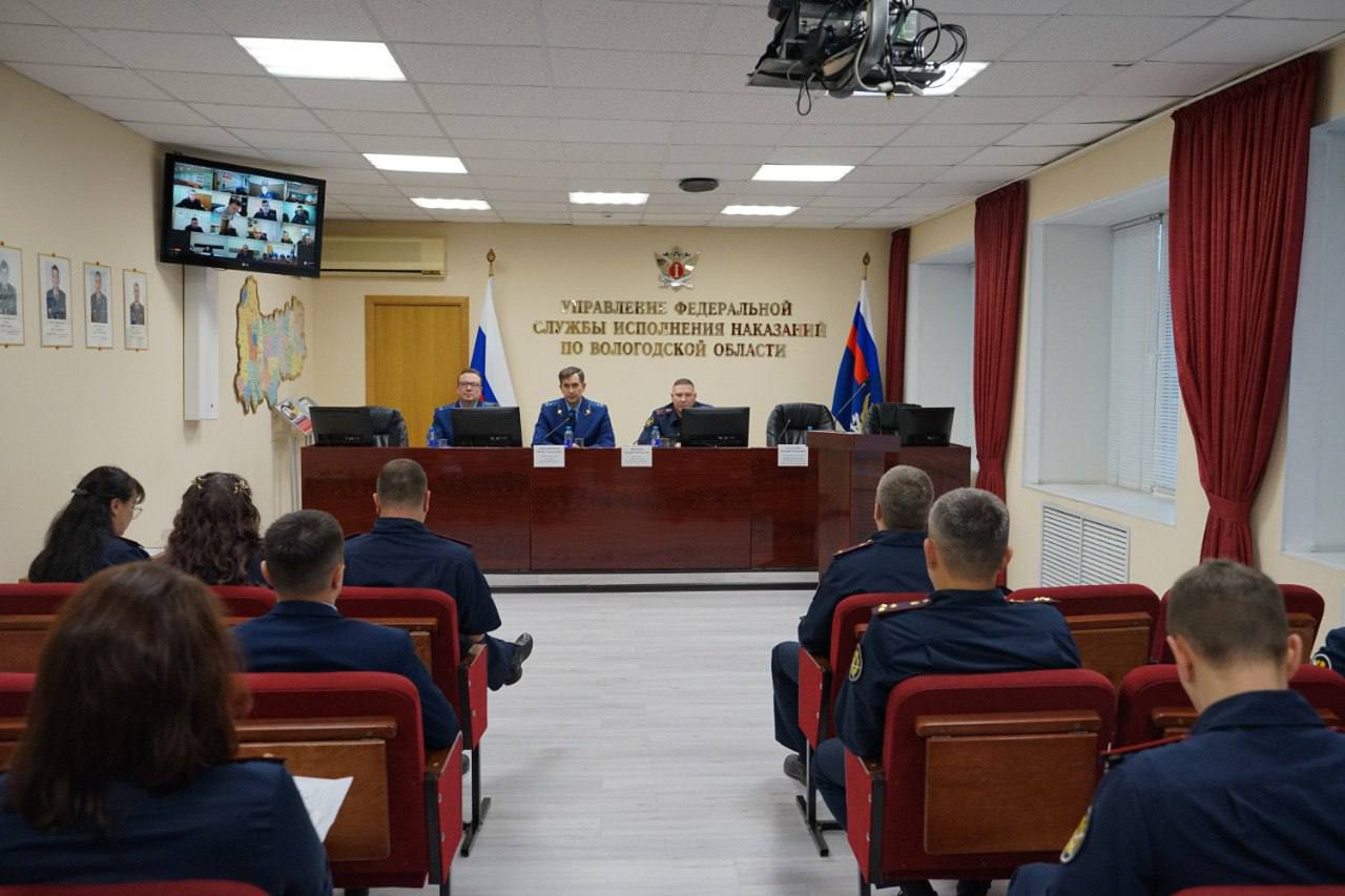 Первый заместитель прокурора Вологодской области Михаил Сидельников представил Вологодского прокурора по надзору за соблюдением законов в исправительных учреждениях Вологодской области коллективу регионального УФСИН России Первый заместитель прокурора Вологодской области Михаил Сидельников представил Вологодского прокурора по надзору за соблюдением законов в исправительных учреждениях Вологодской области коллективу регионального УФСИН России