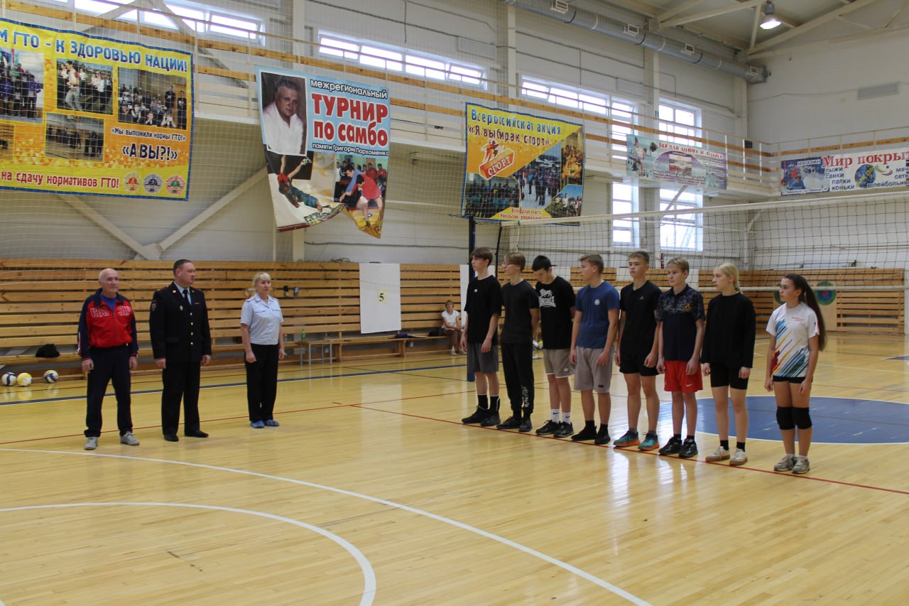 На базе Никольского ФОКа состоялся товарищеский матч по волейболу «Связь поколений», приуроченный к празднованию Дня сотрудника органов внутренних дел Российской Федерации На базе Никольского ФОКа состоялся товарищеский матч по волейболу «Связь поколений», приуроченный к празднованию Дня сотрудника органов внутренних дел Российской Федерации