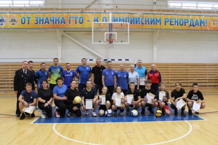 На базе Никольского ФОКа состоялся товарищеский матч по волейболу «Связь поколений», приуроченный к празднованию Дня сотрудника органов внутренних дел Российской Федерации